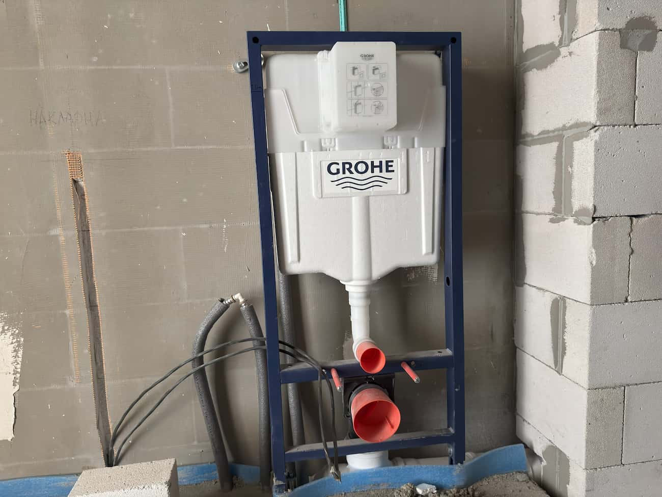 Профессиональный монтаж инсталляции Grohe и системы канализации Монтаж канализации и инсталляции Grohe для подвесного унитаза