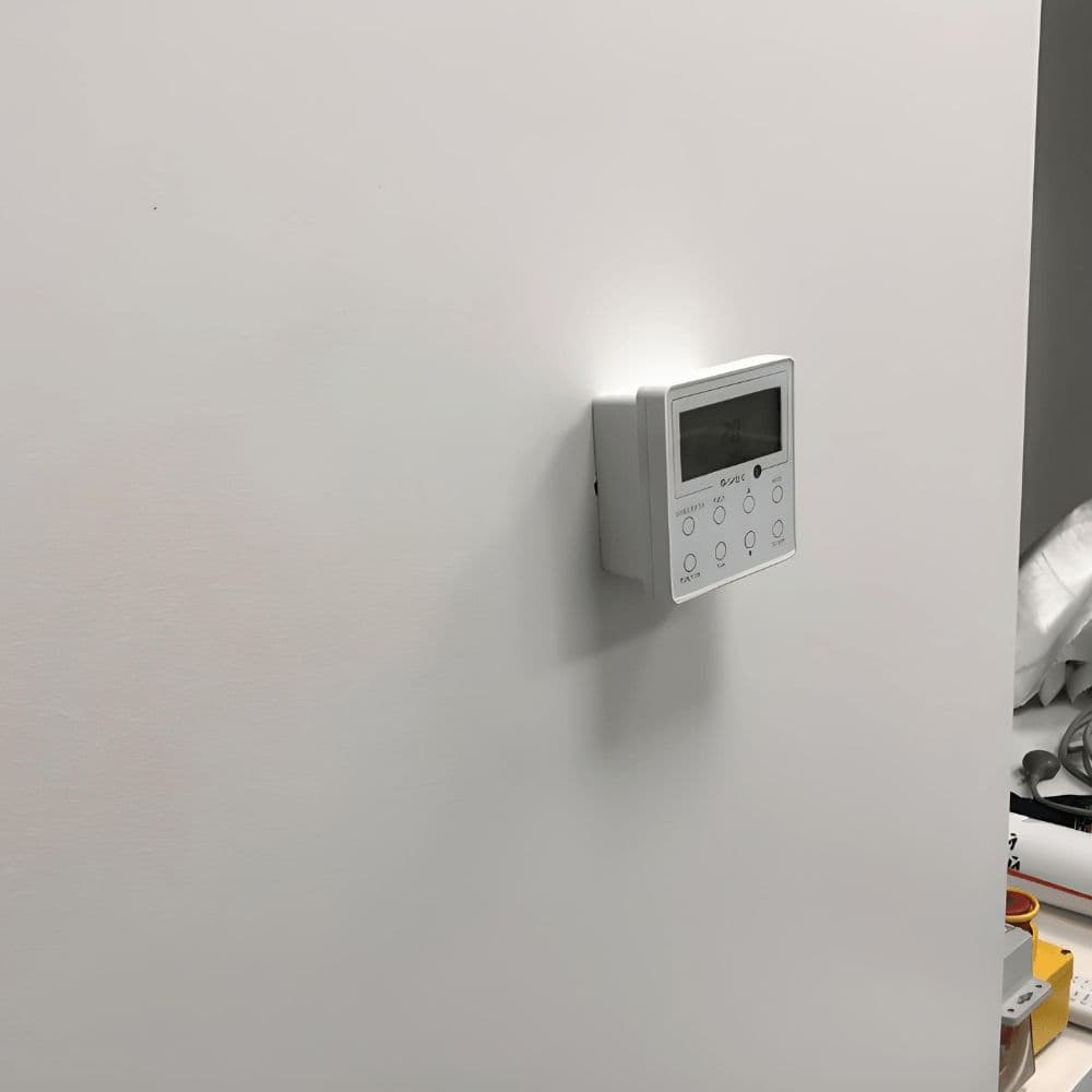 Настенный контроллер системы HVAC и управление кондиционированием помещения
